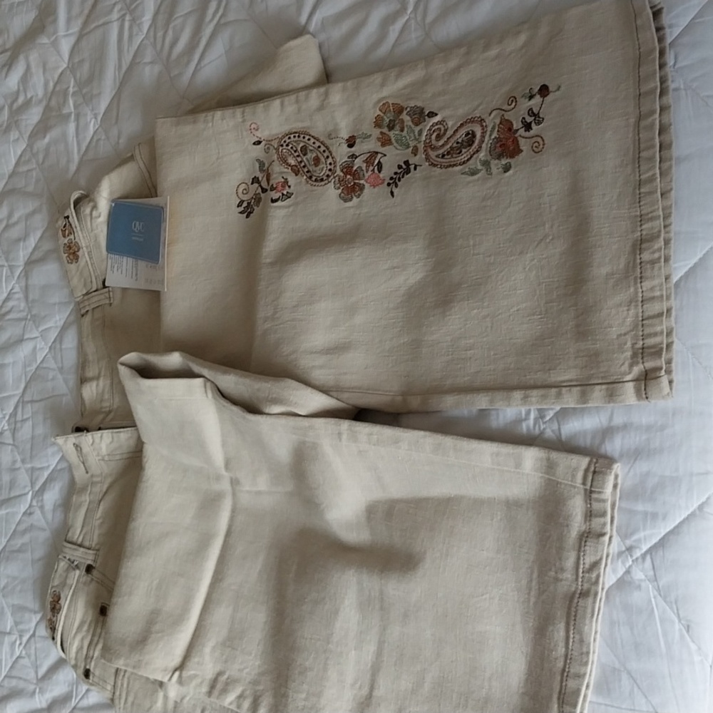 Denim and Company large tan embroidered jeans 👖